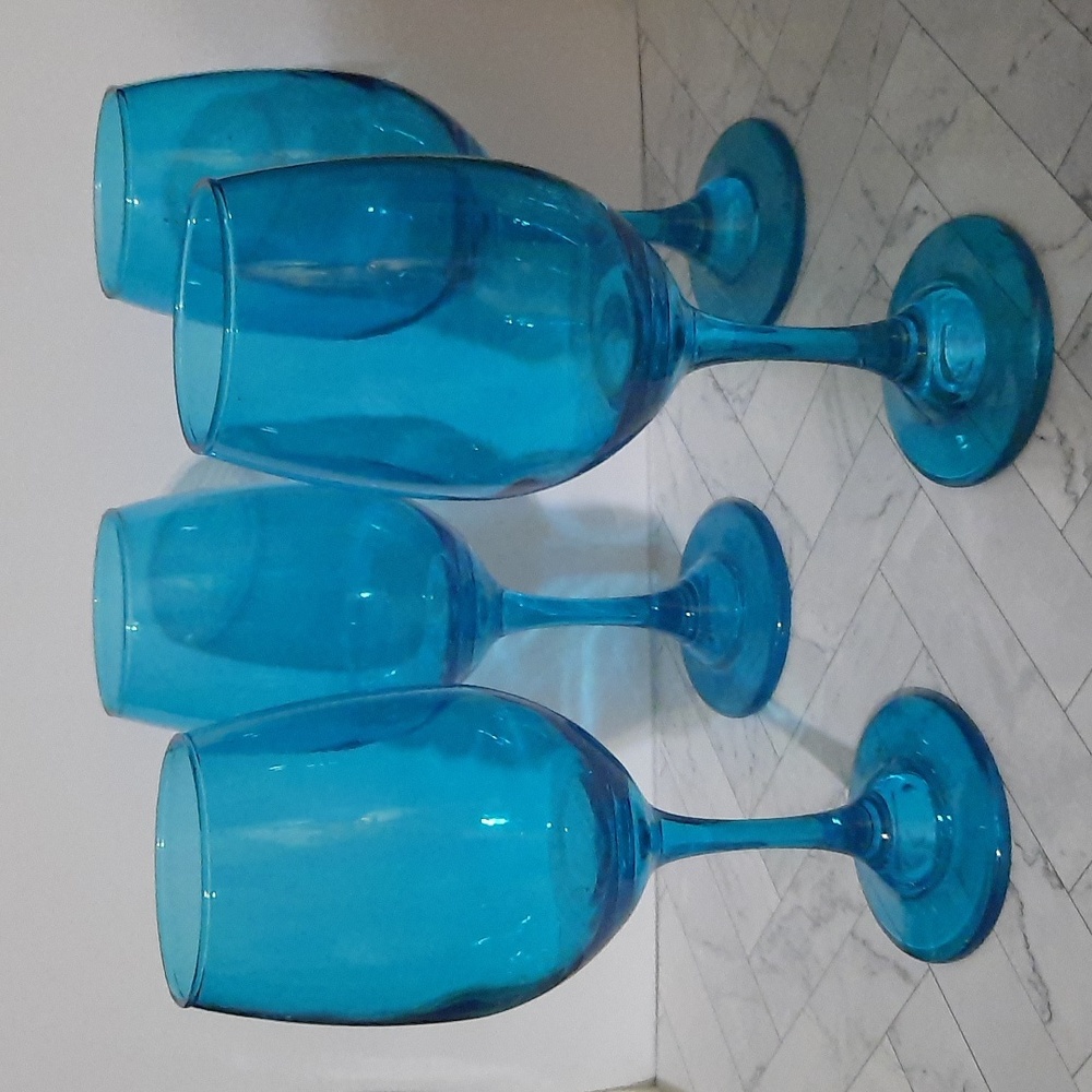 Set of Four Rioja Sky Blue Wine Glasses